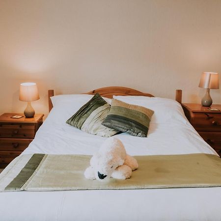 The White Bear Bed & Breakfast ดิไวเซส ภายนอก รูปภาพ
