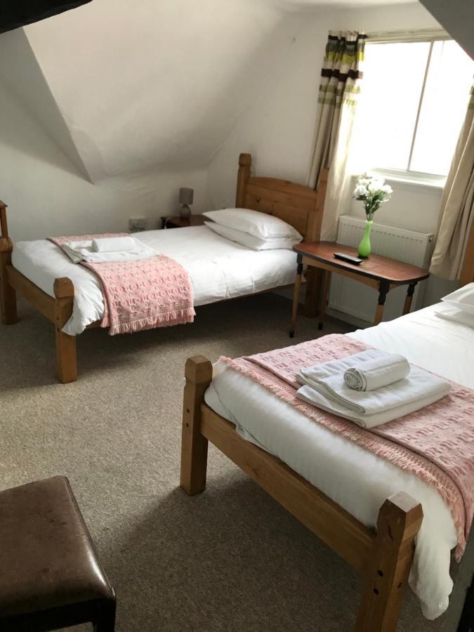 The White Bear Bed & Breakfast ดิไวเซส ภายนอก รูปภาพ