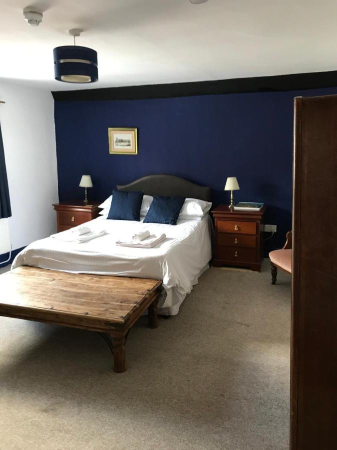 The White Bear Bed & Breakfast ดิไวเซส ภายนอก รูปภาพ